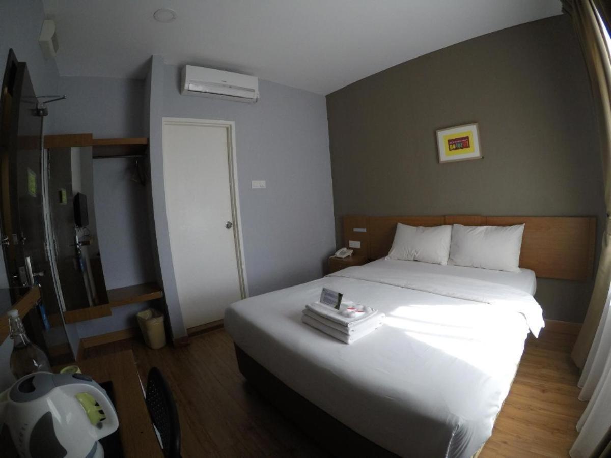 Golden Leaf Boutique Hotel Nusa Idaman Formerly Known As Ariana Hotel جوهر بهرو المظهر الخارجي الصورة