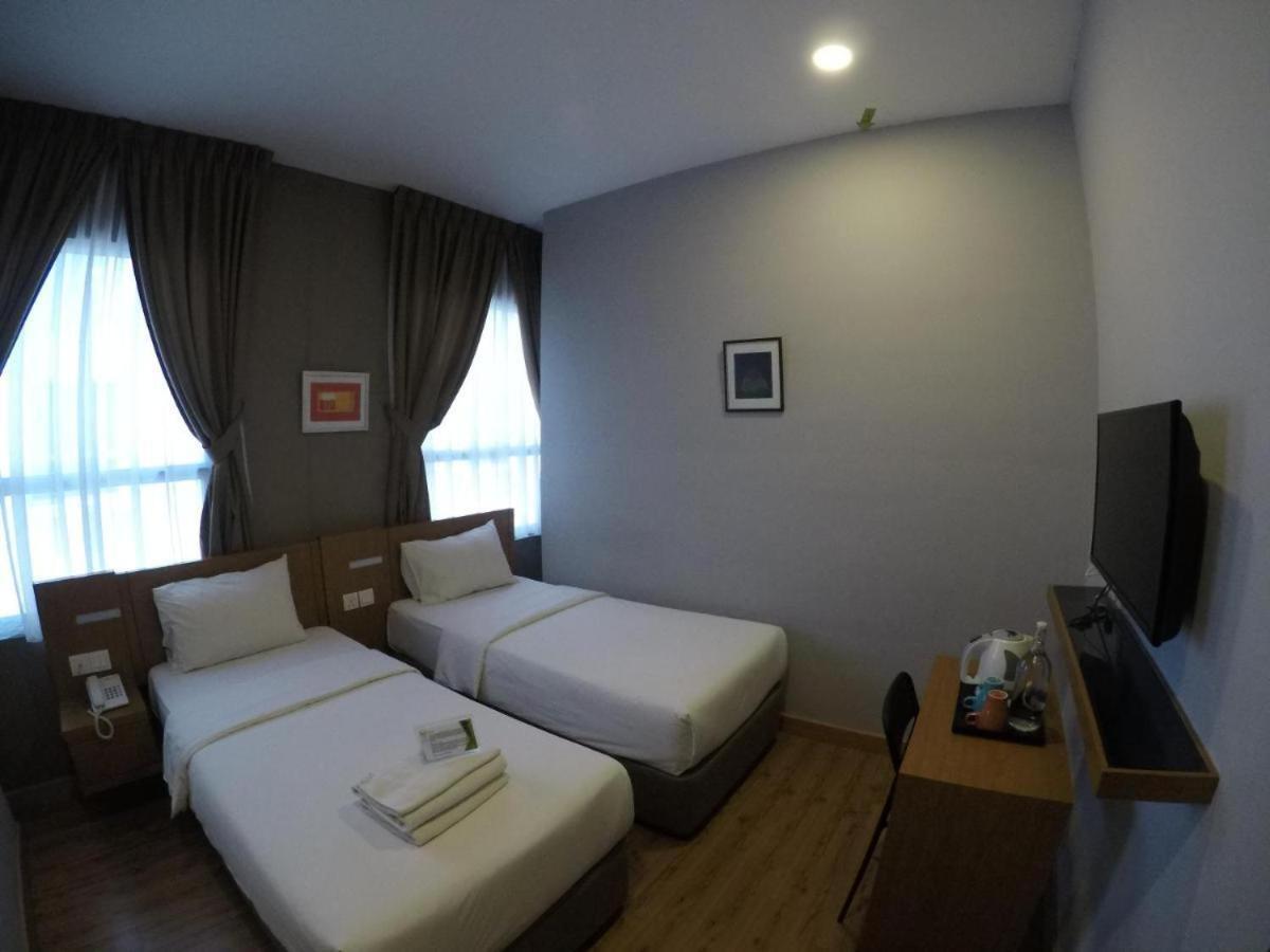 Golden Leaf Boutique Hotel Nusa Idaman Formerly Known As Ariana Hotel جوهر بهرو المظهر الخارجي الصورة