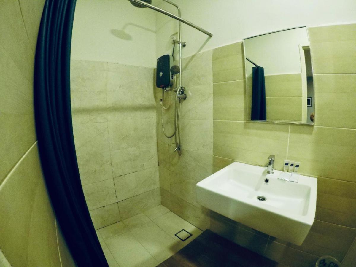 Golden Leaf Boutique Hotel Nusa Idaman Formerly Known As Ariana Hotel جوهر بهرو المظهر الخارجي الصورة