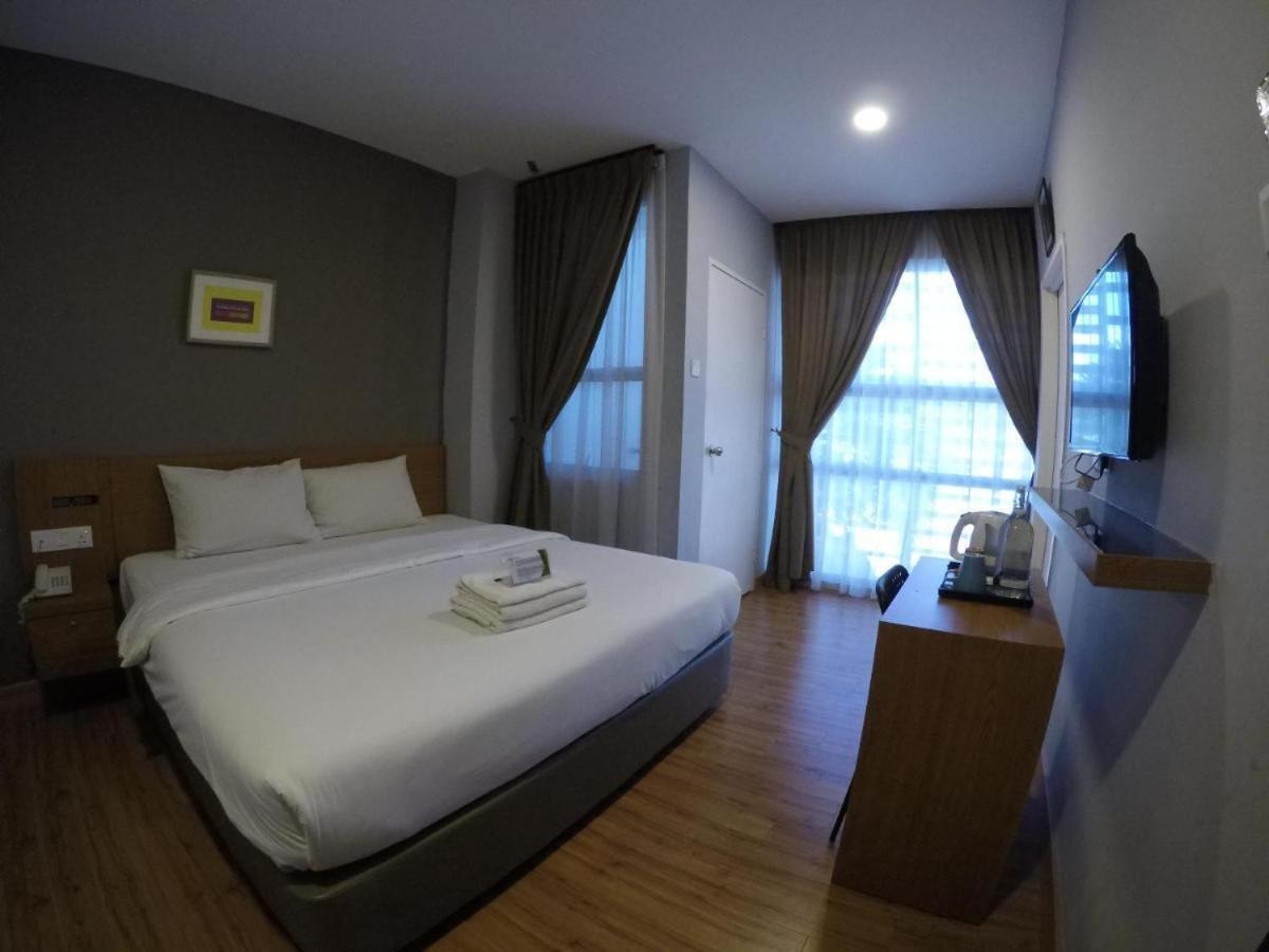 Golden Leaf Boutique Hotel Nusa Idaman Formerly Known As Ariana Hotel جوهر بهرو المظهر الخارجي الصورة