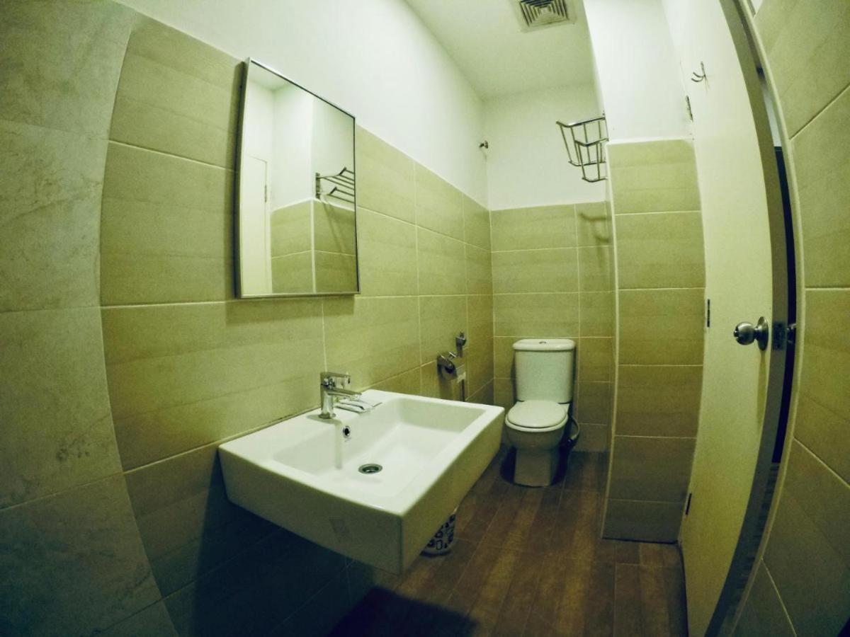 Golden Leaf Boutique Hotel Nusa Idaman Formerly Known As Ariana Hotel جوهر بهرو المظهر الخارجي الصورة