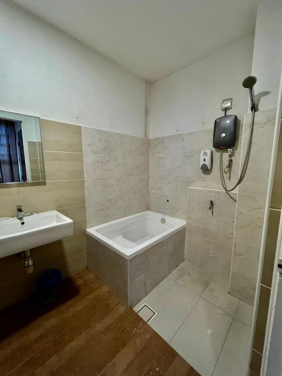 Golden Leaf Boutique Hotel Nusa Idaman Formerly Known As Ariana Hotel جوهر بهرو المظهر الخارجي الصورة