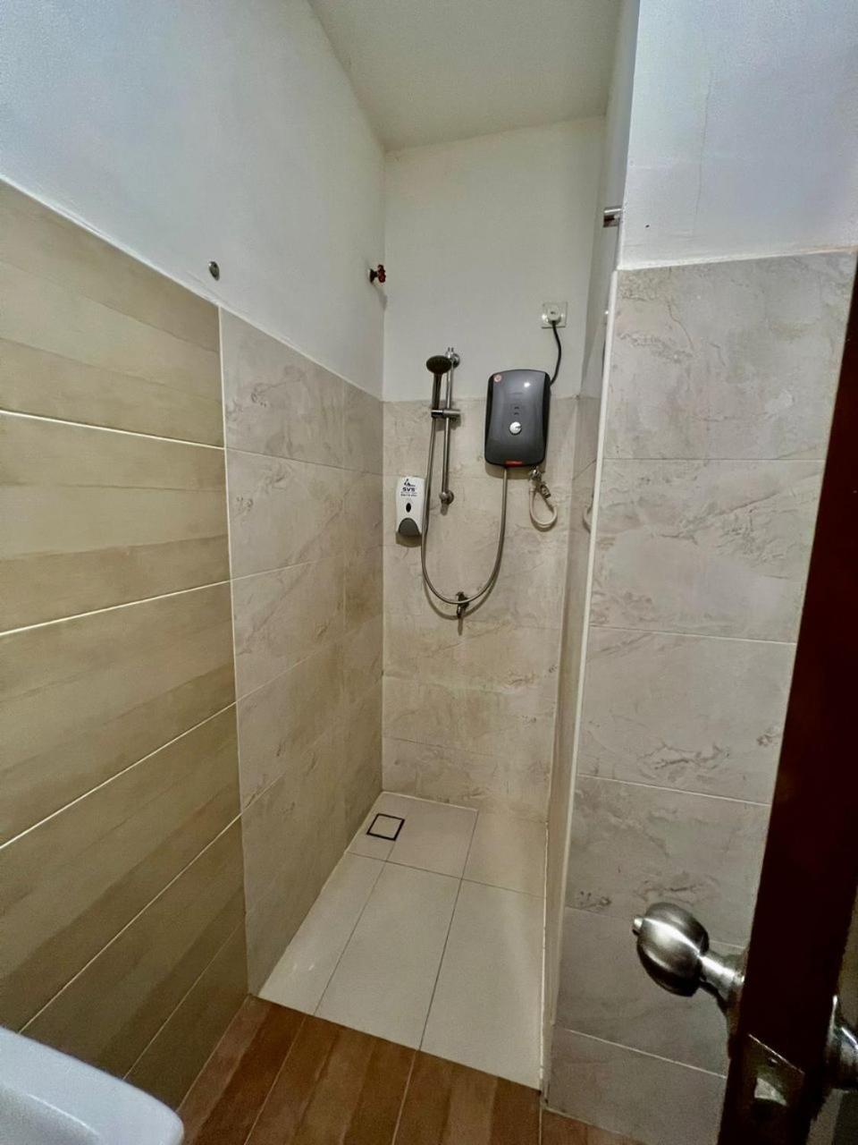 Golden Leaf Boutique Hotel Nusa Idaman Formerly Known As Ariana Hotel جوهر بهرو المظهر الخارجي الصورة