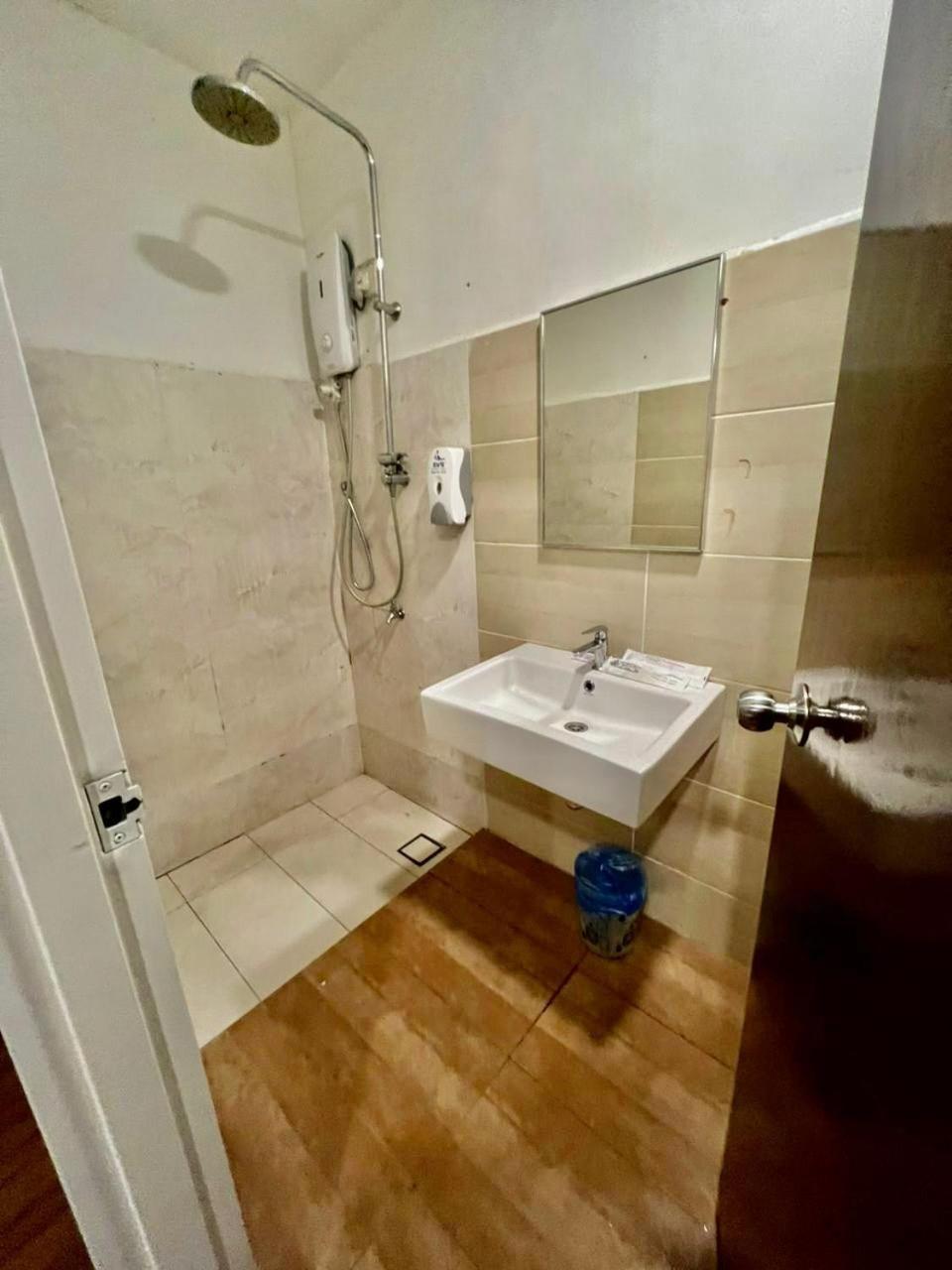 Golden Leaf Boutique Hotel Nusa Idaman Formerly Known As Ariana Hotel جوهر بهرو المظهر الخارجي الصورة
