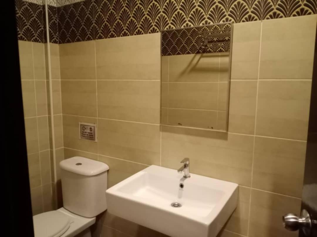 Golden Leaf Boutique Hotel Nusa Idaman Formerly Known As Ariana Hotel جوهر بهرو المظهر الخارجي الصورة